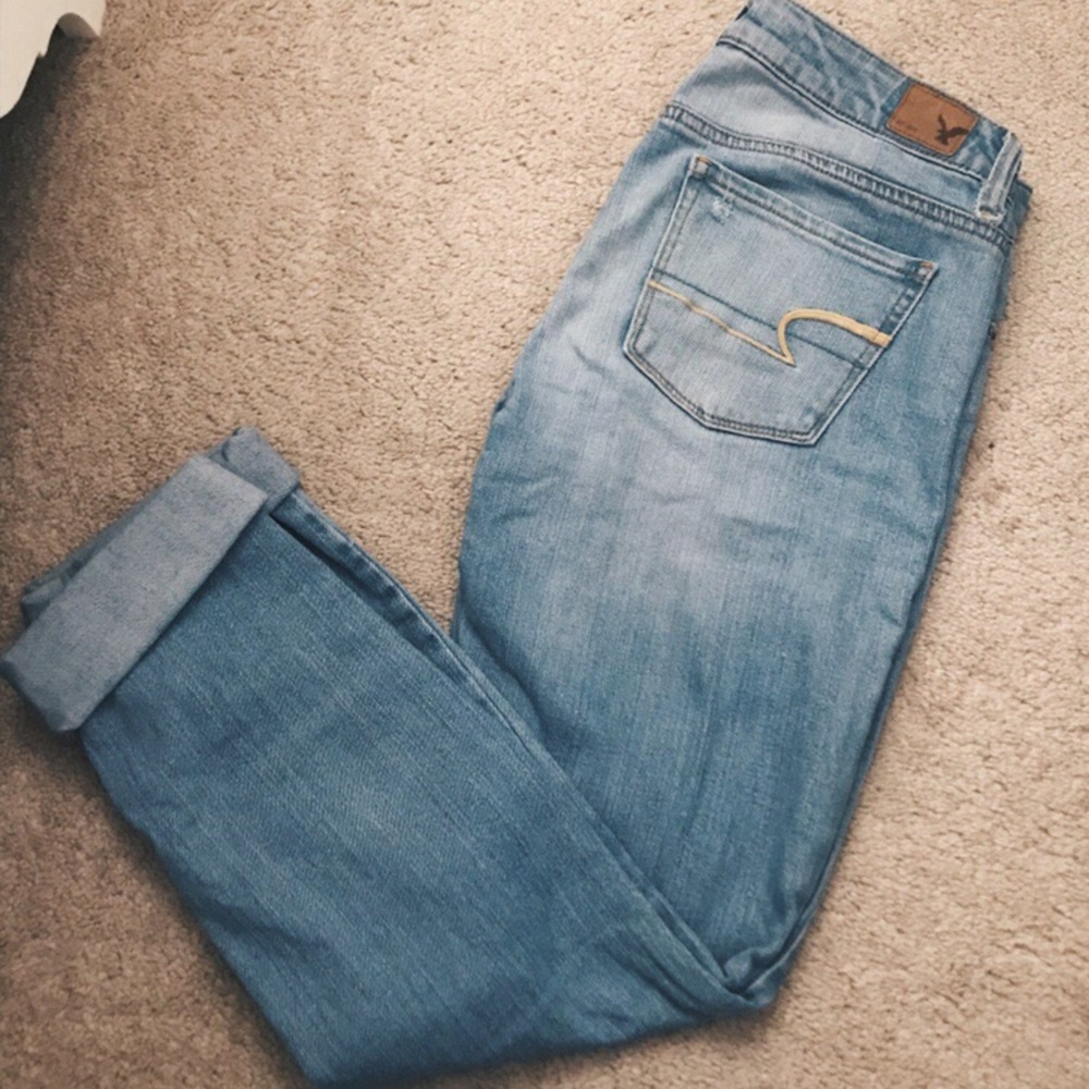 American Eagle Light Wash Skinny Jeans